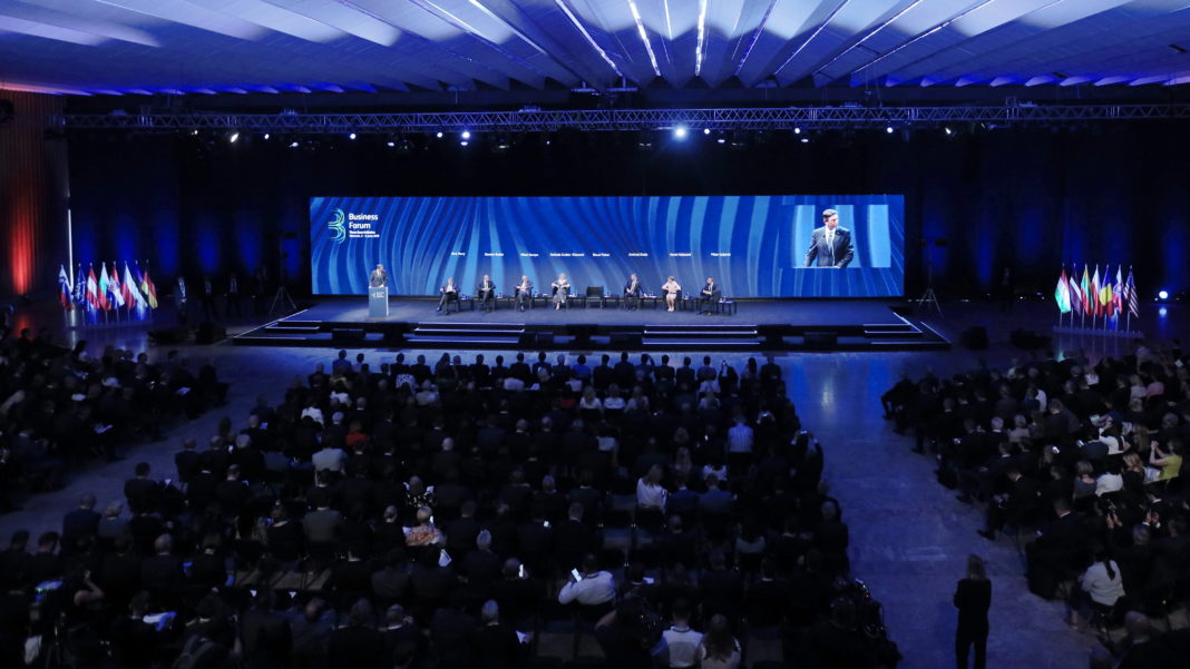 Ljubljana, Gospodarsko razstavisce. Poslovni forum pobude tri morja. Predsedniski panel.